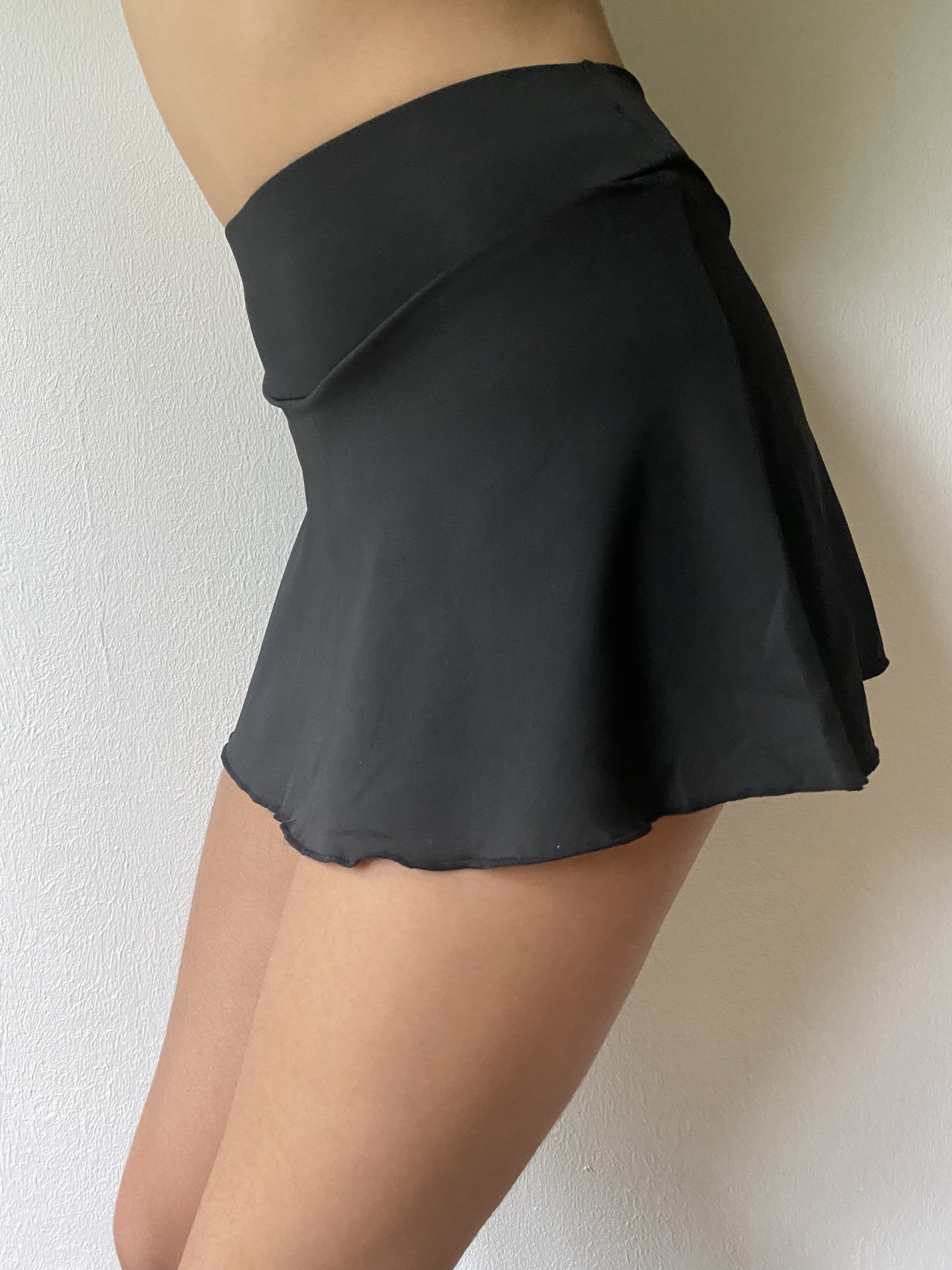 svart kjol profil